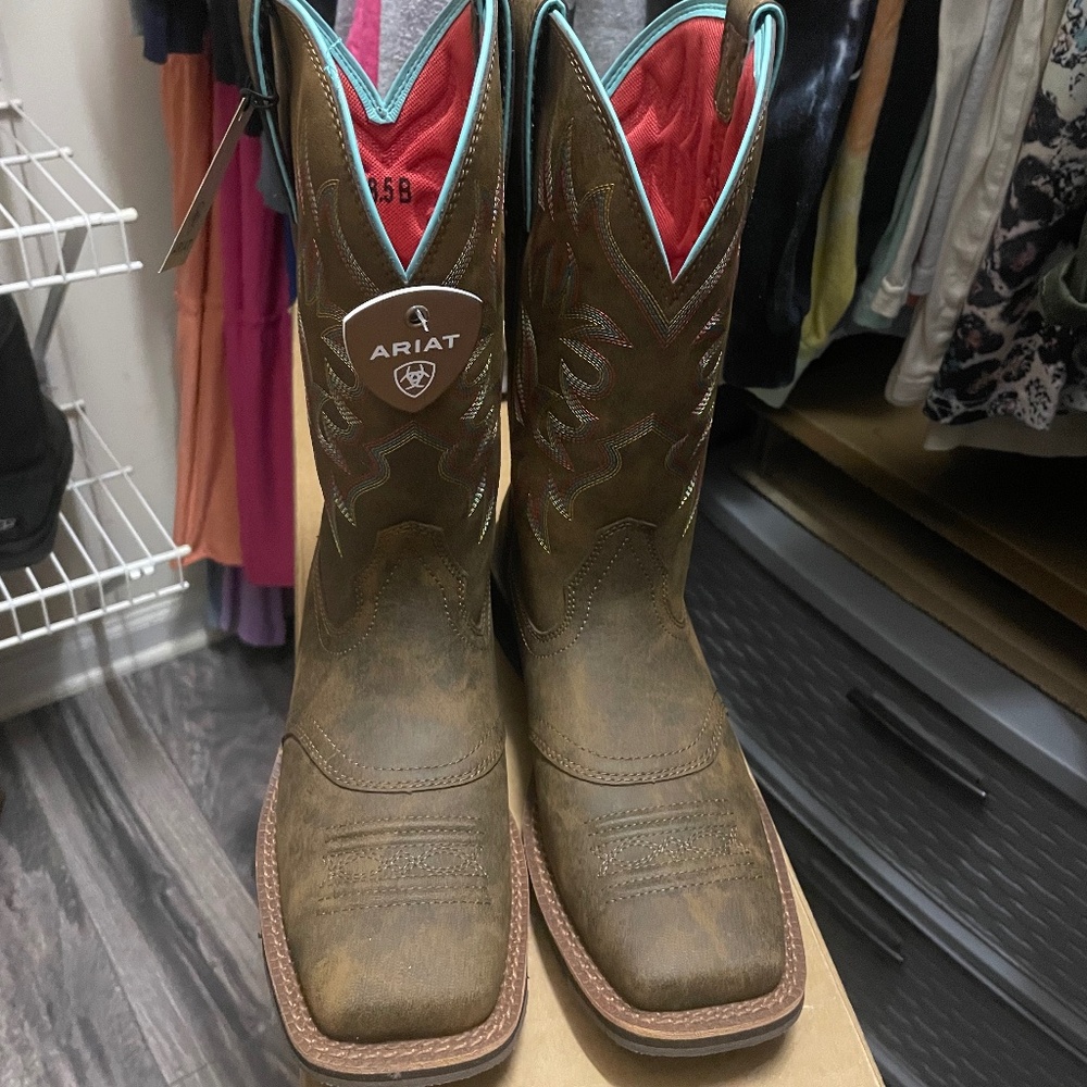 Women’s Ariat Boots NWT